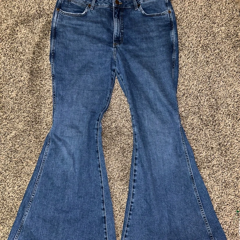 Women's Blue Flared Jeans - Picture 3 of 5